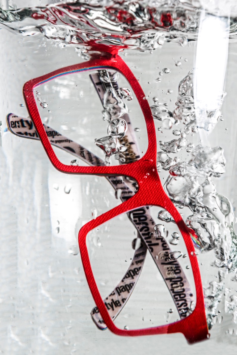 Paperstyle Brille unter Wasser